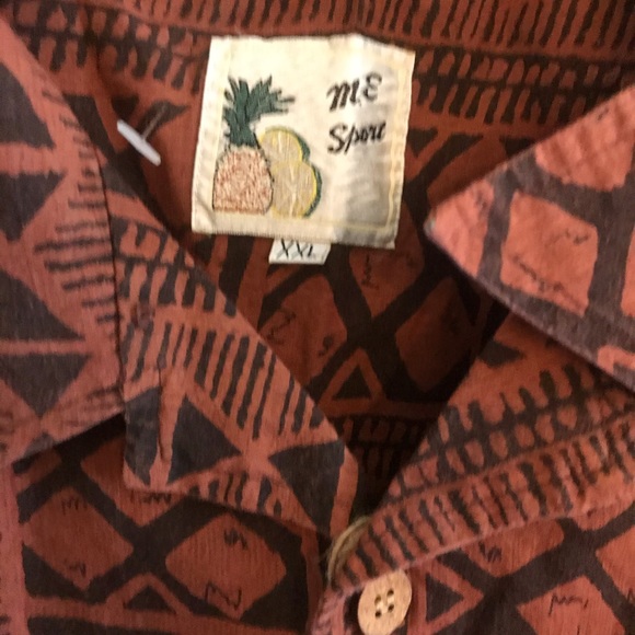 Button down - Picture 2 of 4